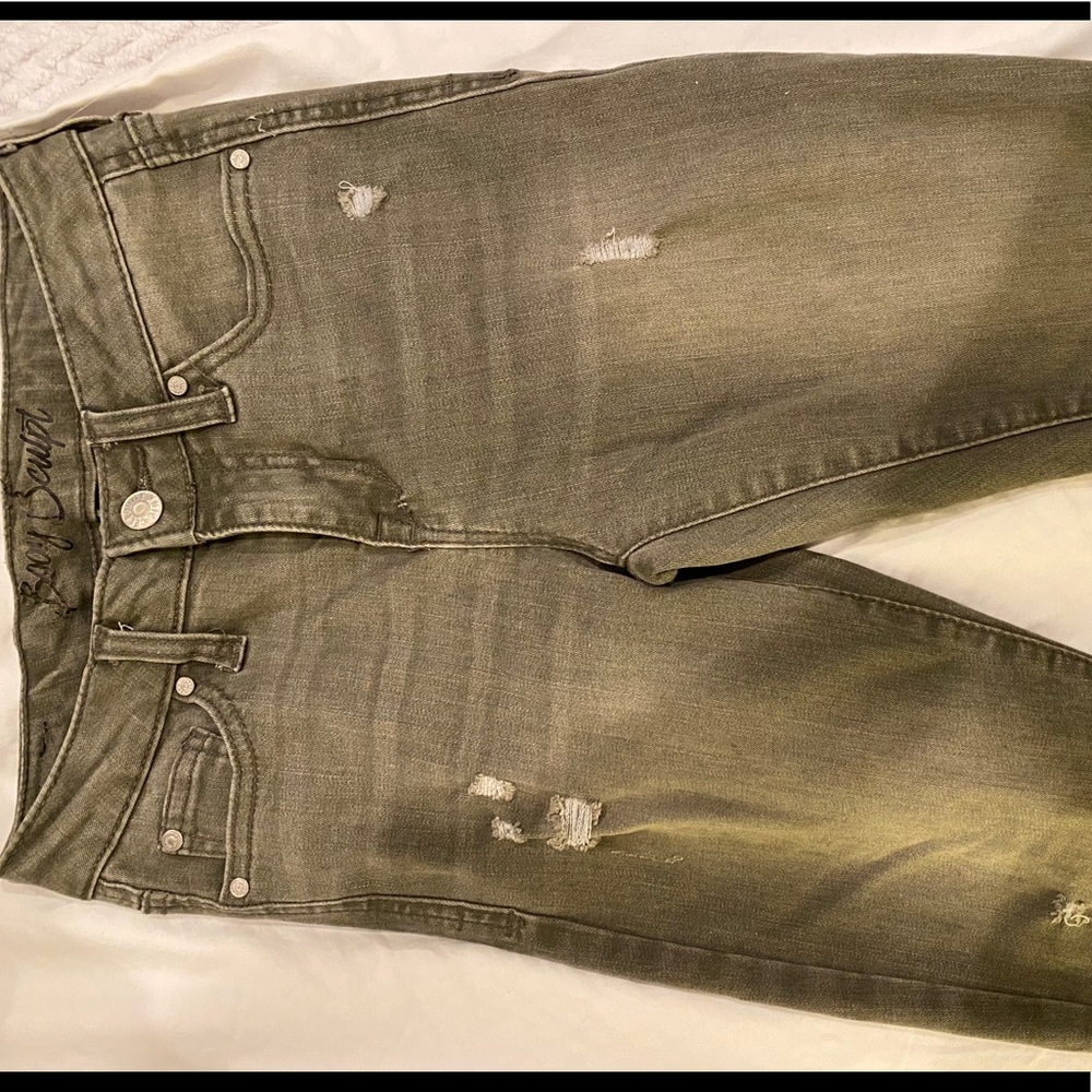 Body sculpting distressed jeans